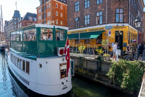 Christianshavns, residential buildings, restaurant Christianshavns Færgecafé, on the Wilders Canal,