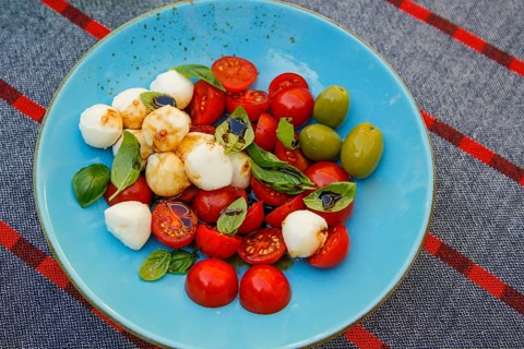 Italian cuisine, Mediterranean cuisine, mozzarella, basil, cherry tomatoes, cocktail tomatoes,