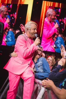 Roß Antony with audience at the Schlagernacht des Jahres live on Das Original Tour in the Berlin