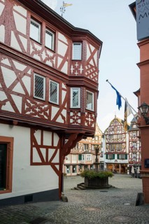 Market square with medieval half-timbered houses, Bernkastel-Kues, Moselle, Rhineland-Palatinate,