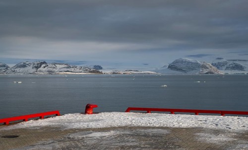 Red bollard and harbour boundary, harbour area, Ny-Ålesund, Kongsfjord, Spitsbergen Island,