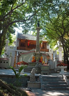 Le Loi Temple on Hoan Kiem Lake, Hanoi, Viernam