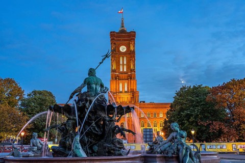 Neptune Fountain in front of the Rotes Rathaus at dusk, Berlin, Germany, Europe