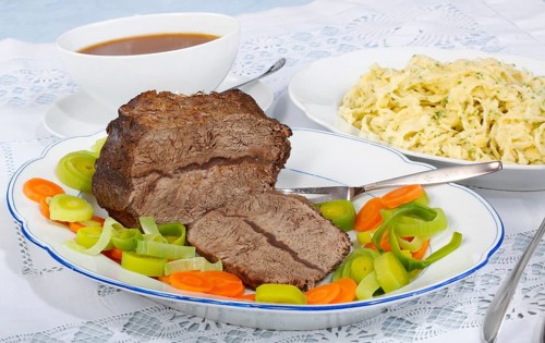 Swabian cuisine, roast beef, roast ox, herb spaetzle, meat dish, gravy, carrot vegetables, leek,