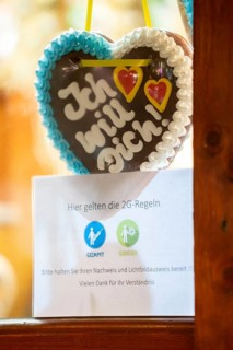 Christmas market in the city centre, Königsstrasse, during the fourth Corona wave, 2G regulation,