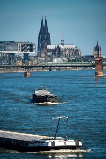 Crane houses, at the customs harbour, Cologne-South, residential and office high-rises, cargo