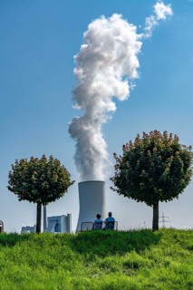 Rhine dyke near Orsory, ball trees, park bench, Walsum coal-fired power station, cooling tower,