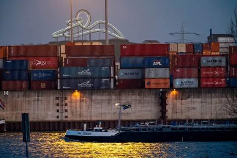 Container Handling Centre, Gateway West Terminal, Logport 2, cargo ship, in Duisburg on the Rhine,