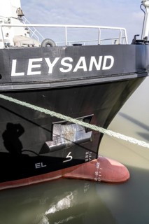Bead bow or bow bead, on a ship, reduces fuel consumption and increases speed, Taylor bead