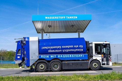 Hydrogen filling station, waste disposal vehicle, refuse truck, from Gelsendienste in