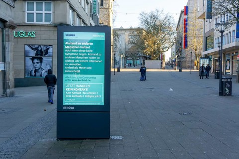 Call to keep distance, advertising campaign of the outdoor advertising company Ströer and t-online,