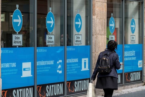 Bochum city centre, during the third Corona crisis lockdowns, Kortumstraße, shop window of the