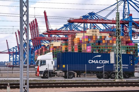 Port of Hamburg, Waltershofer Hafen, container ships, lorries bring and collect freight containers