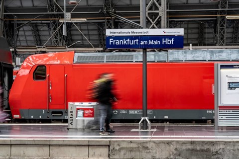 Platform at the main railway station in Frankfurt am Main, Hesse, Germany, Europe