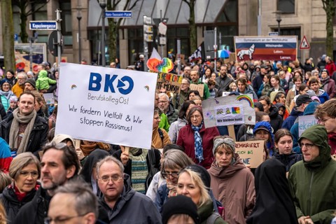 Pupils demonstrate against right-wing extremism, under the motto Schule bleibt Bunt (school remains