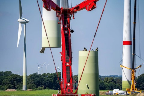Repowering of a wind farm near Issum, here the dismantling of the tower, 9 older wind turbines from