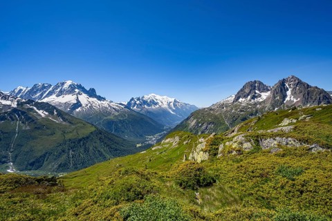 Mountain panorama with glaciated peaks, Aiguille du Midi and Mont Blanc, Aiguille de Mesure and