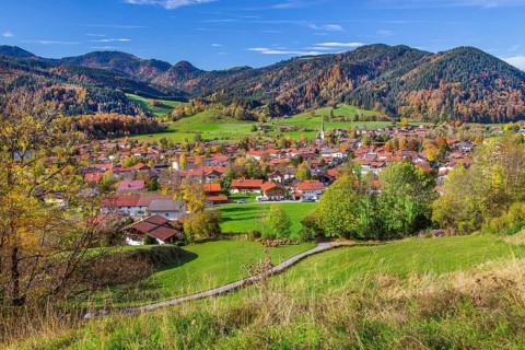 Local view in autumn, Schliersee, Mangfall mountains, Upper Bavaria, Bavaria, Germany, Europe