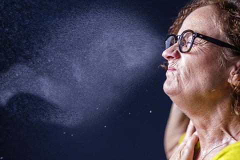A woman sneezes. Berlin, 09.08.2024