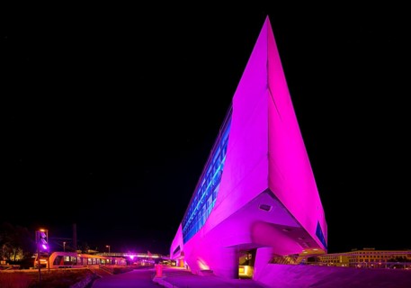 The colourfully illuminated phæno building, an experimental landscape and a science centre in the