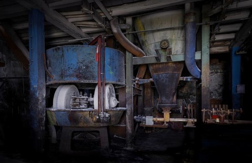 Schindler's blue colour factory is located directly on the Zwickauer Mulde river and belongs to the