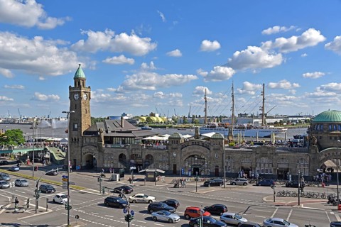 Europe, Germany, Hanseatic City of Hamburg, At the St. Pauli Landungsbrücken, Elbe, access to