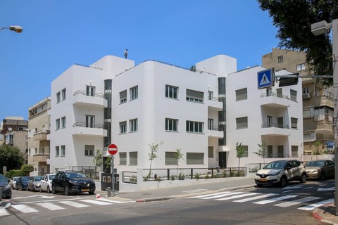 Bauhaus-style residential building on Rothschild Boulevard, part of the White City, with 4, 000