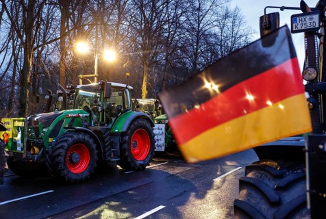 Thousands of farmers demonstrate with their tractors against the planned cancellation of the