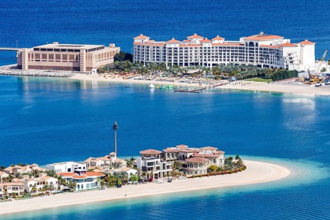 Luxury villas for sale on The Palm Jumeirah man-made island with beach in Dubai, United Arab