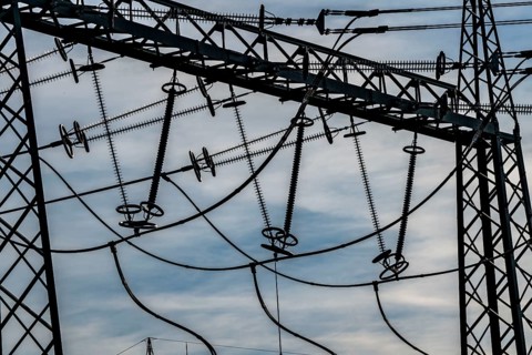 Extra-high-voltage lines, 380 KV, at the Gohrpunkt substation, the electricity comes from the