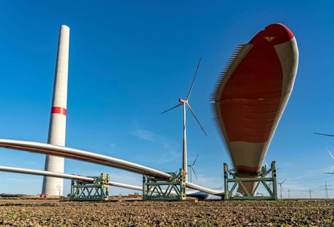 Wind farm near Bad Wünnenberg, construction site, toothing on the rotor blades, so-called