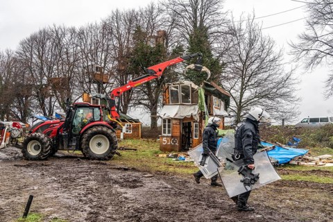 2nd day of the clearing of the hamlet Lützerath, by the police, of tree houses and huts, of climate