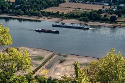 The Rhine at extremely low water, near Bad Honnef, below the Drachenfels, Nonnenwerth Island, dry
