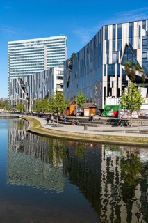 Kö-Bogen building, shops, restaurants and offices, at the Hofgarten, behind Dreischeibenhaus,