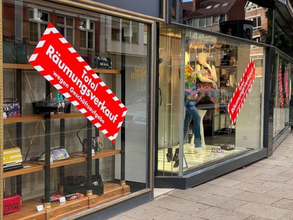 Clearance sale, business closure, fashion shop in the old town centre of Bremen, Germany, Europe