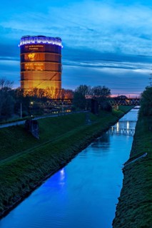 Neue Mitte Oberhausen, Gasometer exhibition hall, after renovation, Emscher River, evening