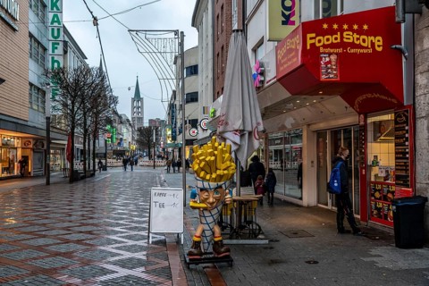 Gelsenkirchen city centre, pedestrian zone, Bahnhofstraße, during the Corona crisis, lockdown in