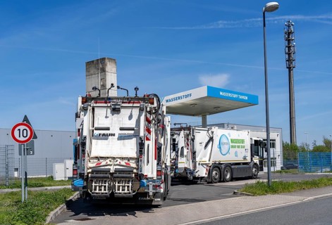 Hydrogen filling station, waste disposal vehicles, rubbish trucks, of the municipal waste disposal