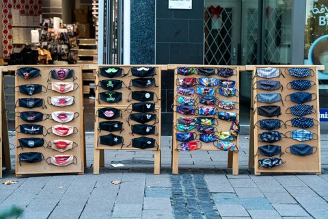 Sale of mouth-nose masks, protective masks, during the Corona crisis, city centre of Duisburg,