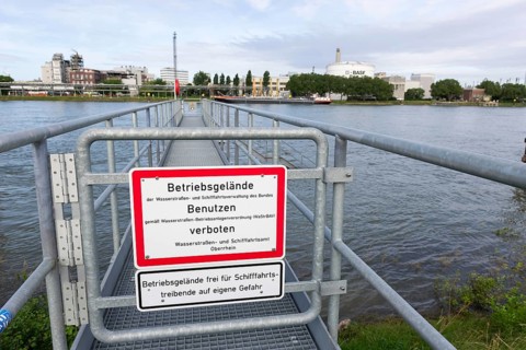 Notice board, Use prohibited, BASF, Lugwigshafen am Rhein, Industrial area, Landing stage,