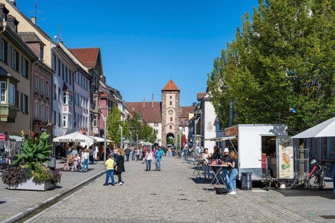 Pedestrian zone, shopping street with the Obertor, historic town gate of Villingen,
