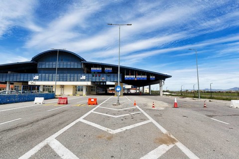 Deserted border crossing Niki Medžitlija to North Macedonia, closed due to strike by Greek customs