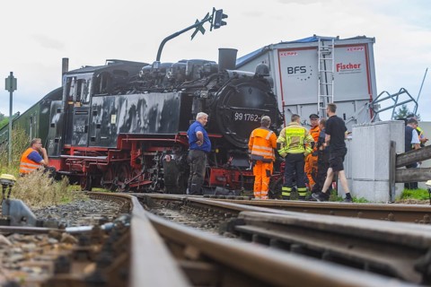 There was a serious accident between a train on the Weißeritz Valley Railway and a lorry from the
