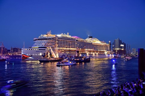 Europe, Germany, Hamburg, Elbe, View over the Elbe, Passenger ship AIDAprima with festive lighting,