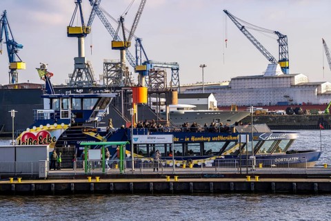 Hamburg harbour, Elbe, shipping traffic, Hadag harbour ferry Oortkaten, Altona landing stage, fish