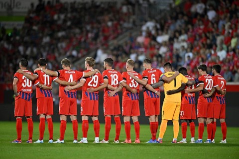 Memorial, minute's silence, mourning in front of kick-off of the match between 1. FC Heidenheim