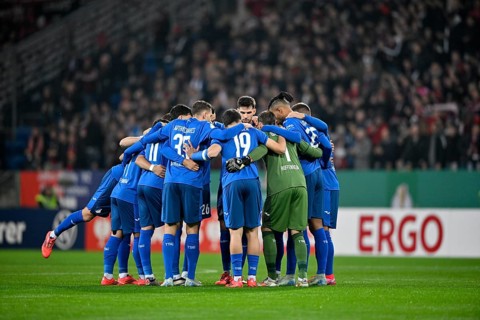 Team building, team circle in front of the start of the match TSG 1899 Hoffenheim, DFB Cup, PreZero