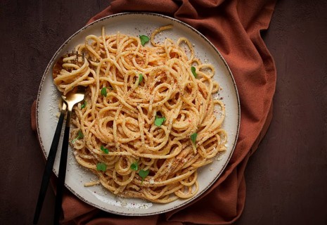 Spaghetti carbonara, in creamy garlic sauce, pasta in white sauce, homemade, no people