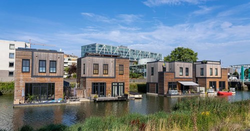 18 Floating residential buildings Havenlofts Nassauhaven, energy-neutral, solar cells, heat from