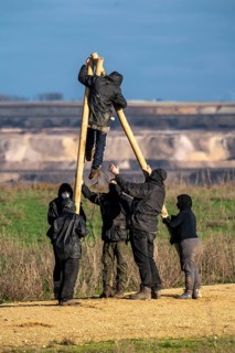Start of the eviction of the hamlet Lützerath at the lignite mine Garzweiler 2, activists try to